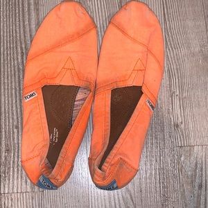 Neon Orange TOMS